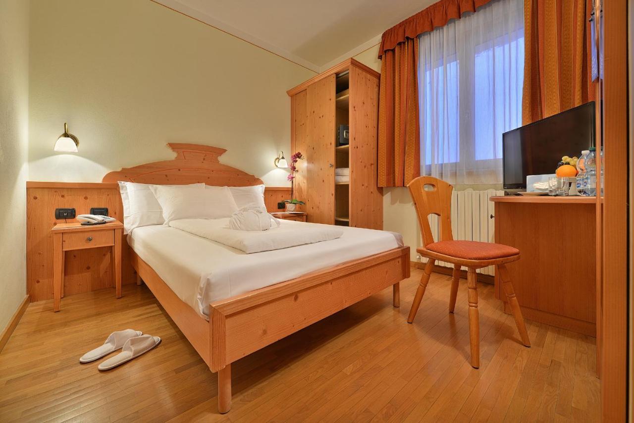 Hotel Interalpen Isolaccia Buitenkant foto