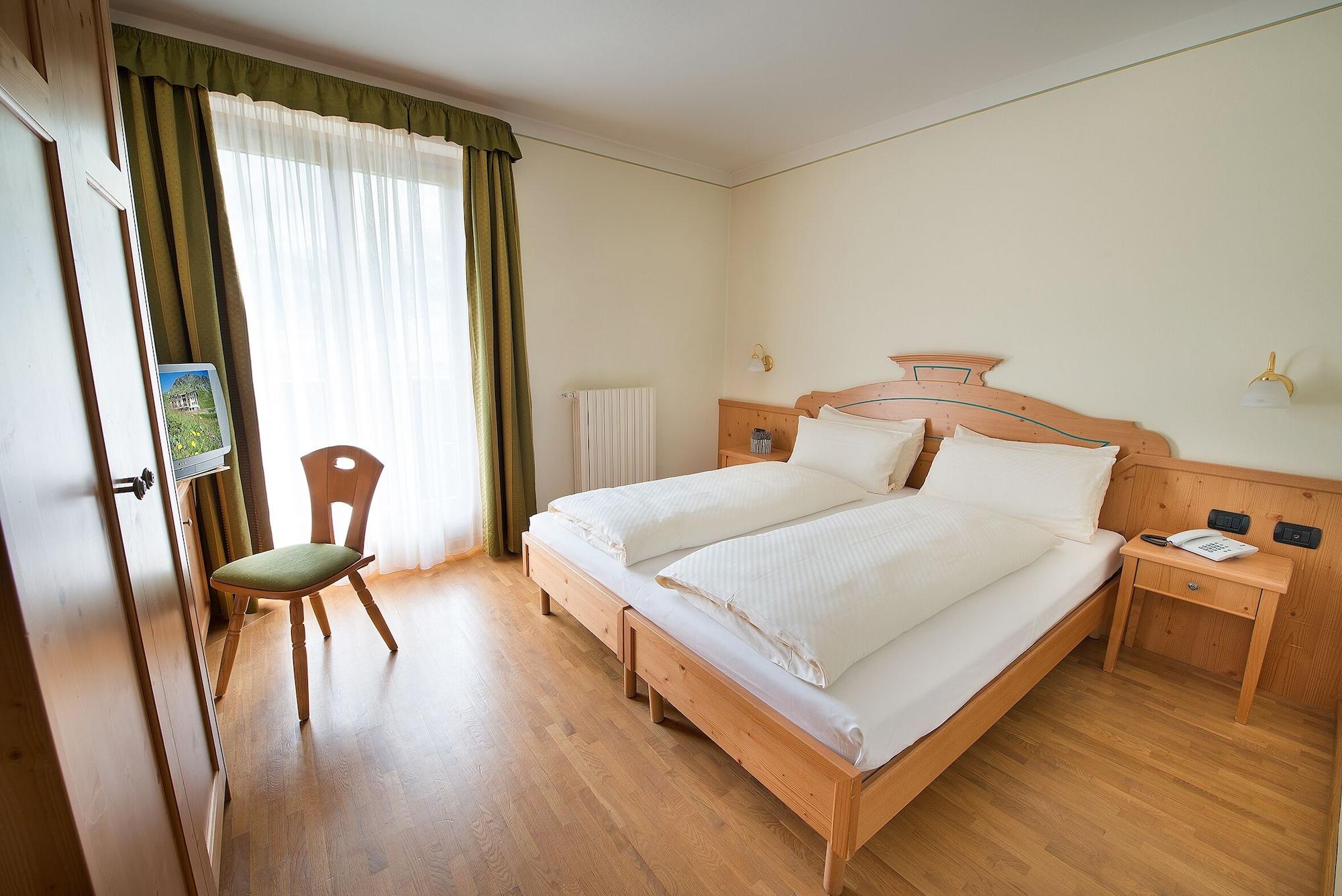 Hotel Interalpen Isolaccia Buitenkant foto
