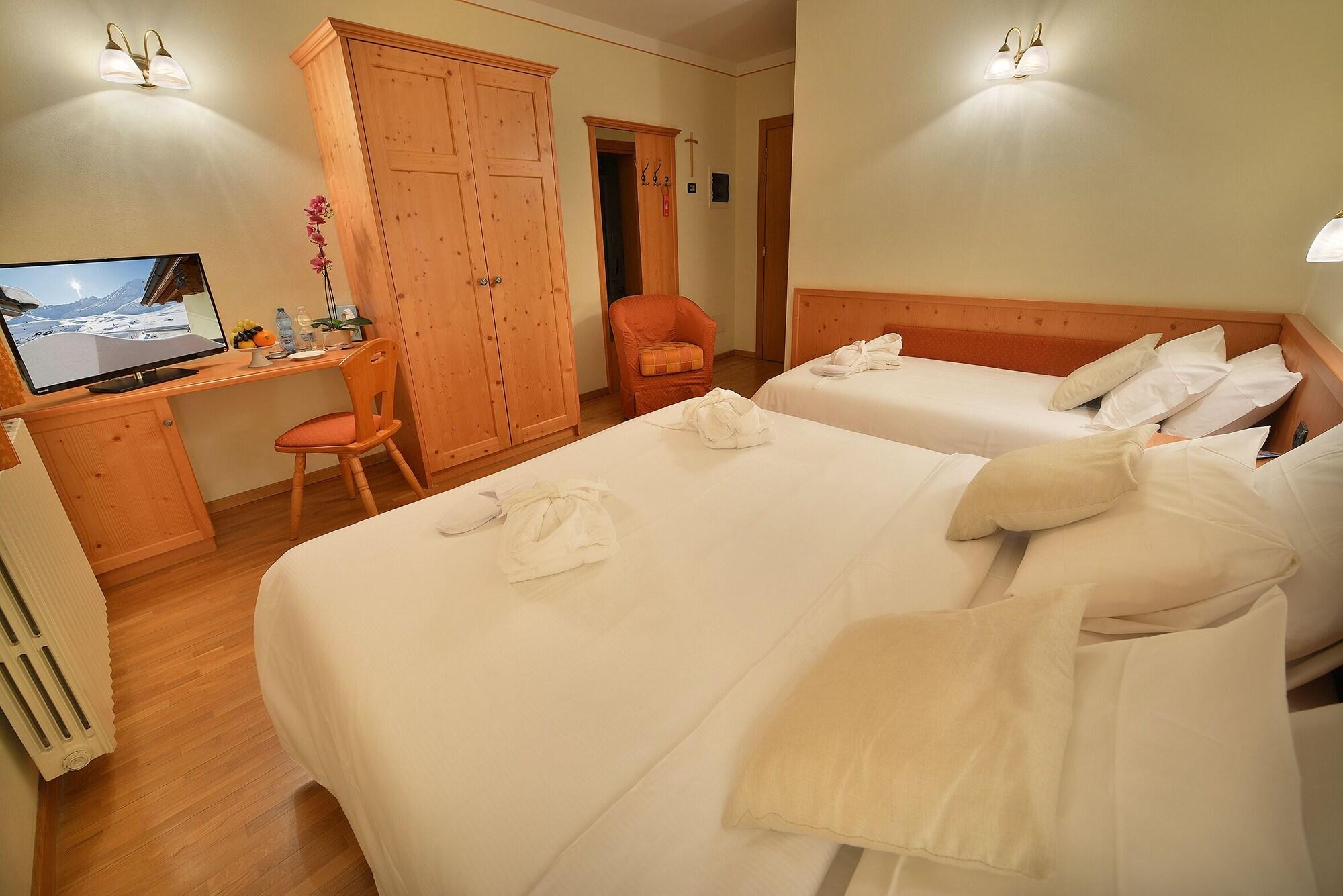 Hotel Interalpen Isolaccia Buitenkant foto