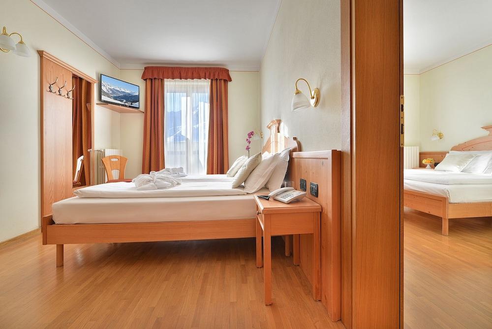 Hotel Interalpen Isolaccia Buitenkant foto