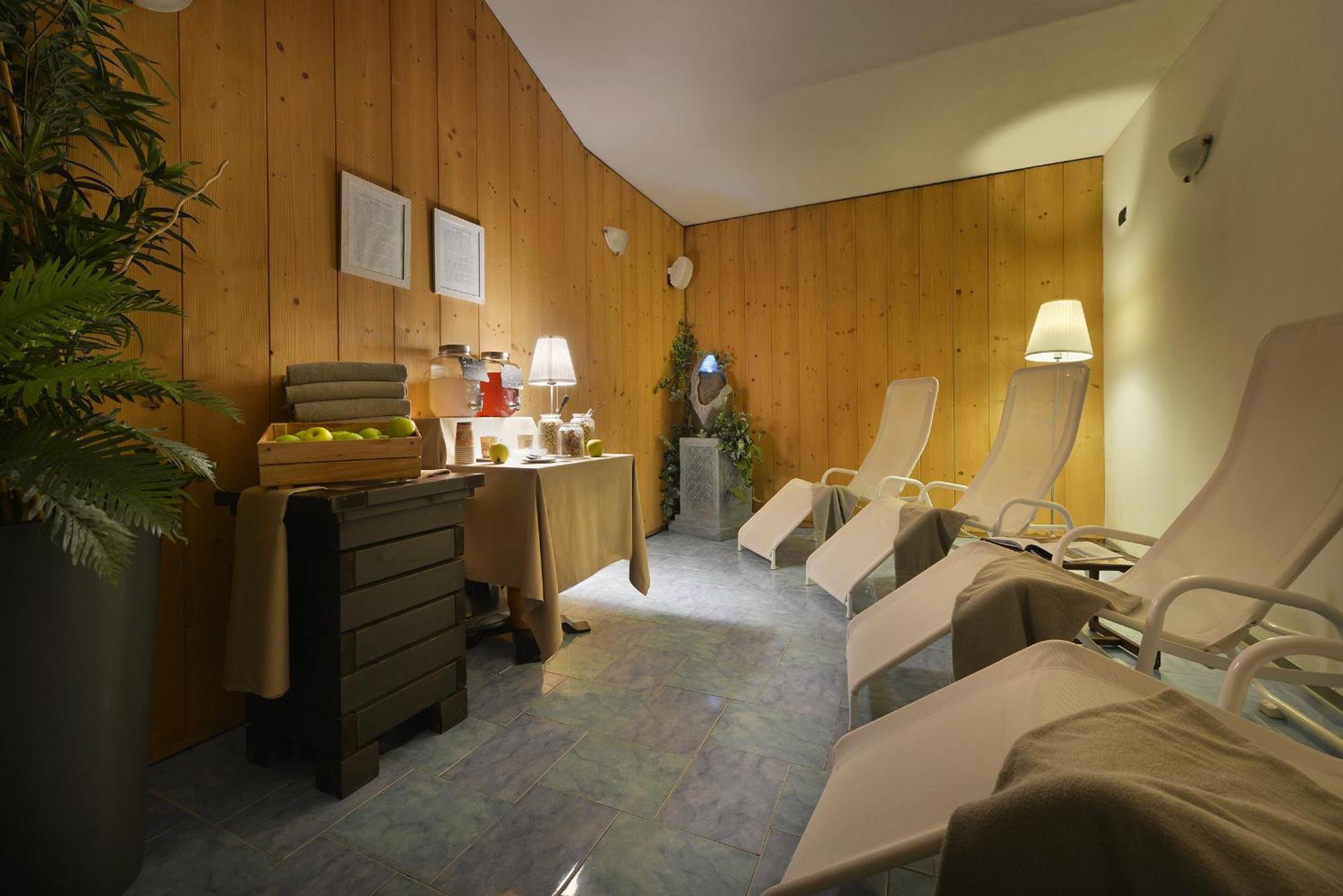 Hotel Interalpen Isolaccia Buitenkant foto