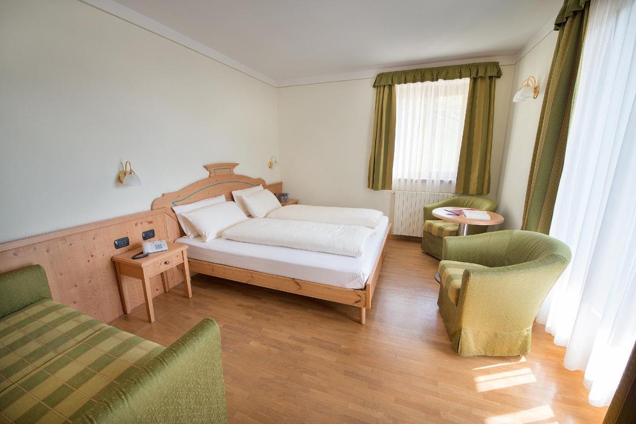 Hotel Interalpen Isolaccia Buitenkant foto